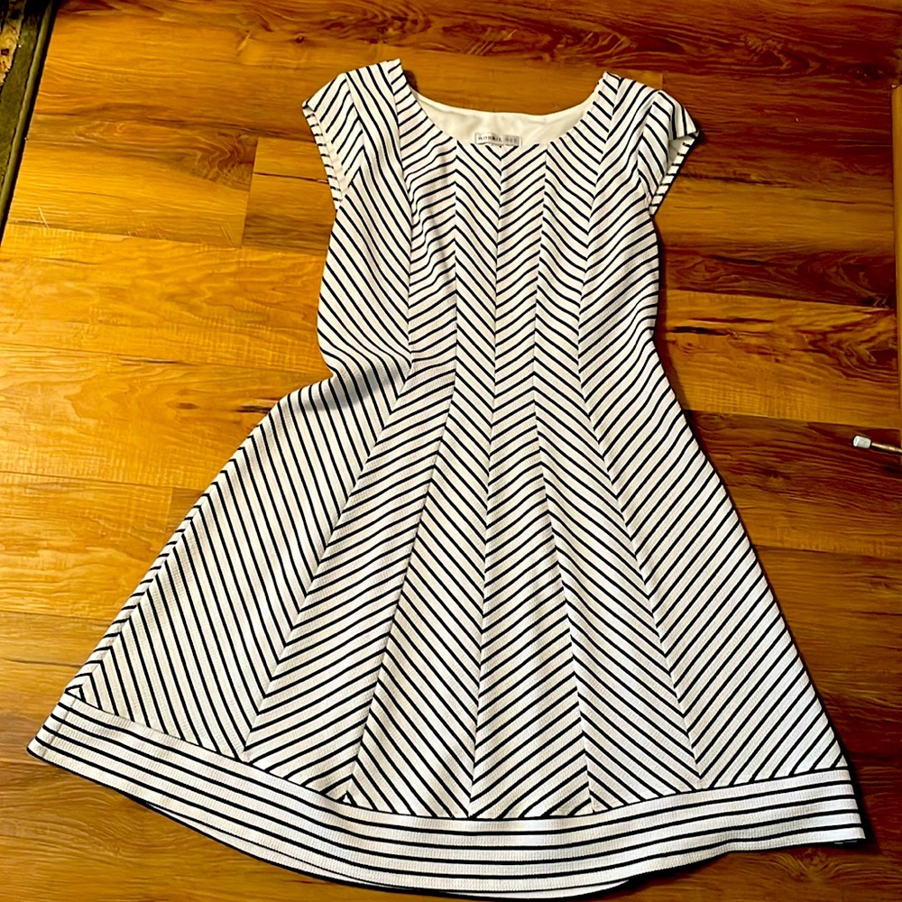 Women’s Fit & Flare Dress - Size L